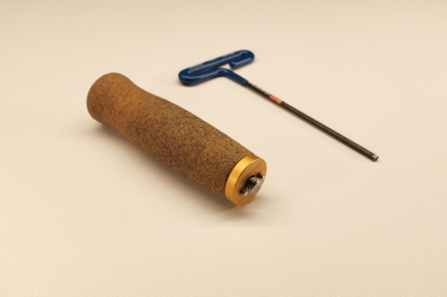 3/8“ Rat Grip.Orange with laser engraved contact information. Comes with a 4mm T-handle.
