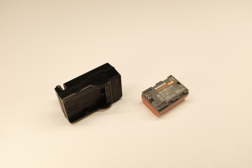 Comes with 2x unoriginal Canon LP-E6 batteries.Comes with UK style Canon LP-E6 charger.